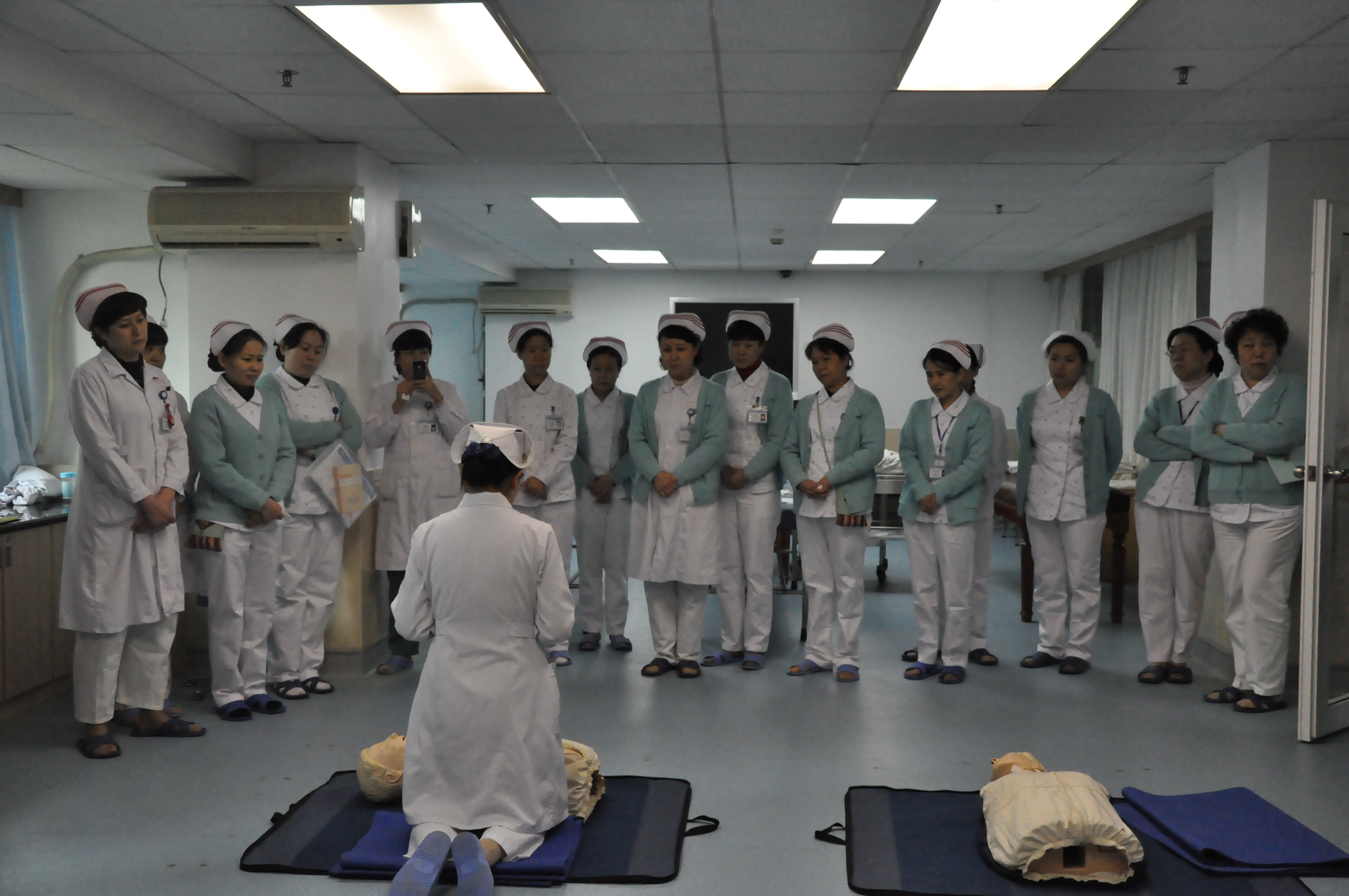 广东医院培训高级半身心肺复苏训练模拟人,电力急救模拟人